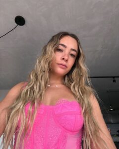 Actress Ferny Graciano HD Photos and Wallpapers March 2025