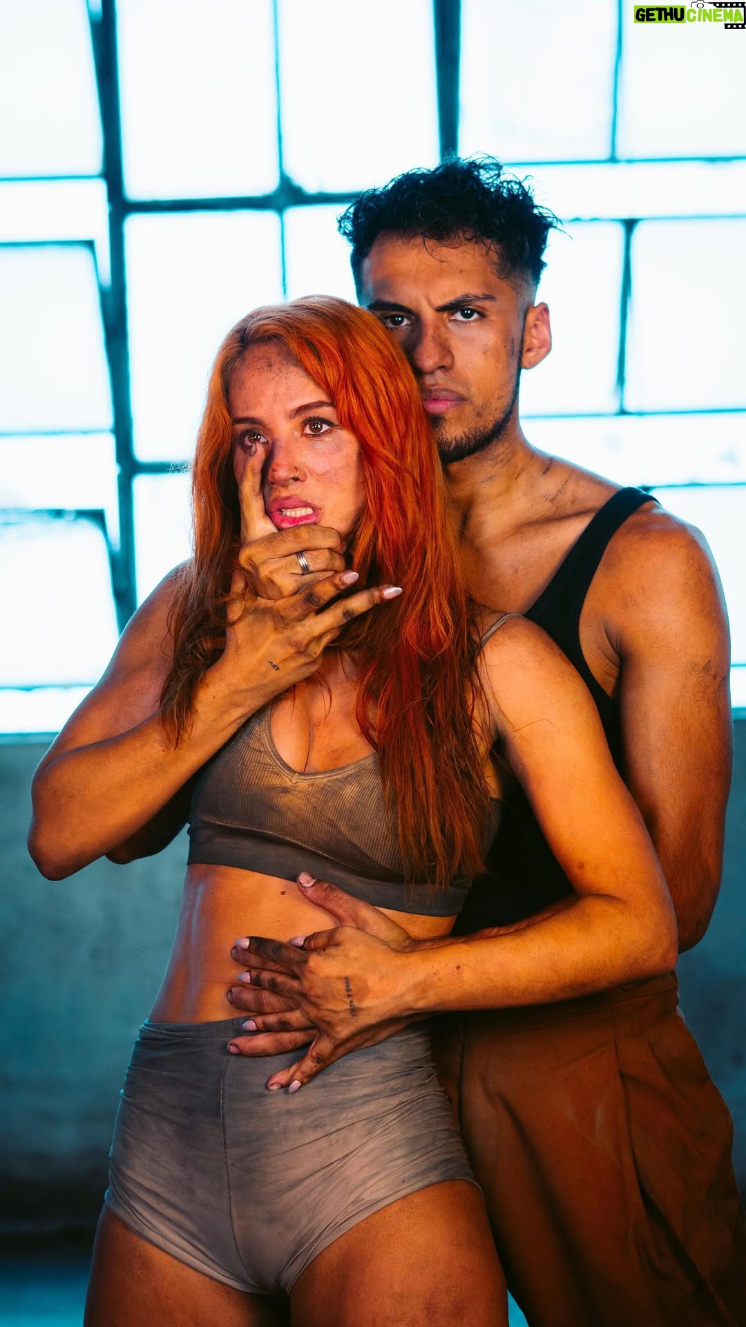 Flor Vigna - 85.6K Likes - #PuedoSolita ❤️‍🩹
Voy a estar a Full viendo y compartiendo sus videos con este audio🎶
Gracias Amigo por enseñarme tanto es un lujo bailar con vos✨
Coreo @jonylazarte.ok 
Cámara y edición @luchonapp 
Produ : @iarafernandezb 
Pantalón Jony @negraforthem 🧡
Estudio @carbonphotostudio
Rodilleras @damasiaochoa  ajja