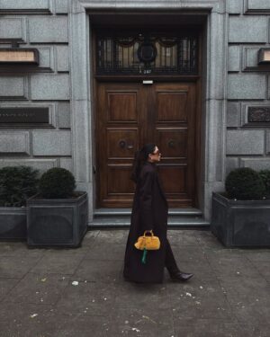 Fouz Al Fahad Instagram - واحتضني مثل الشتاء.. فإني
في الهوى، لا أطيقُ ضعفَ الربيع .. 🍂