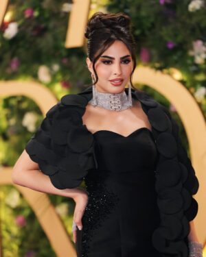 Fouz Al Fahad Instagram - سعيدة جداً بتواجدي في حدث العالم كله ينتظره ..
JOY AWARDS🏆🎩
احلى الليالي في الرياض 🇸🇦🎥