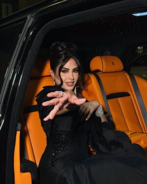 Fouz Al Fahad Instagram - سعيدة جداً بتواجدي في حدث العالم كله ينتظره ..
JOY AWARDS🏆🎩
احلى الليالي في الرياض 🇸🇦🎥