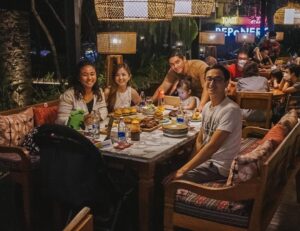 Franda Instagram - Good food. Good friend. Good times ♥️
.
@wahaha_ribs @samastabali
@movenpickbali