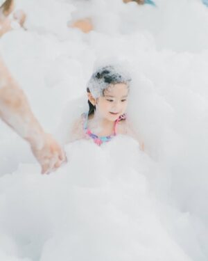 Franda Instagram - 29.04.23
Vechia’s Pool & Foam Birthday Party 🎉
.
🎂 : @momsrecipelegendbali (Thank you so much for the very cute cake 😍💕)
📷 : @tenacious.balifamily