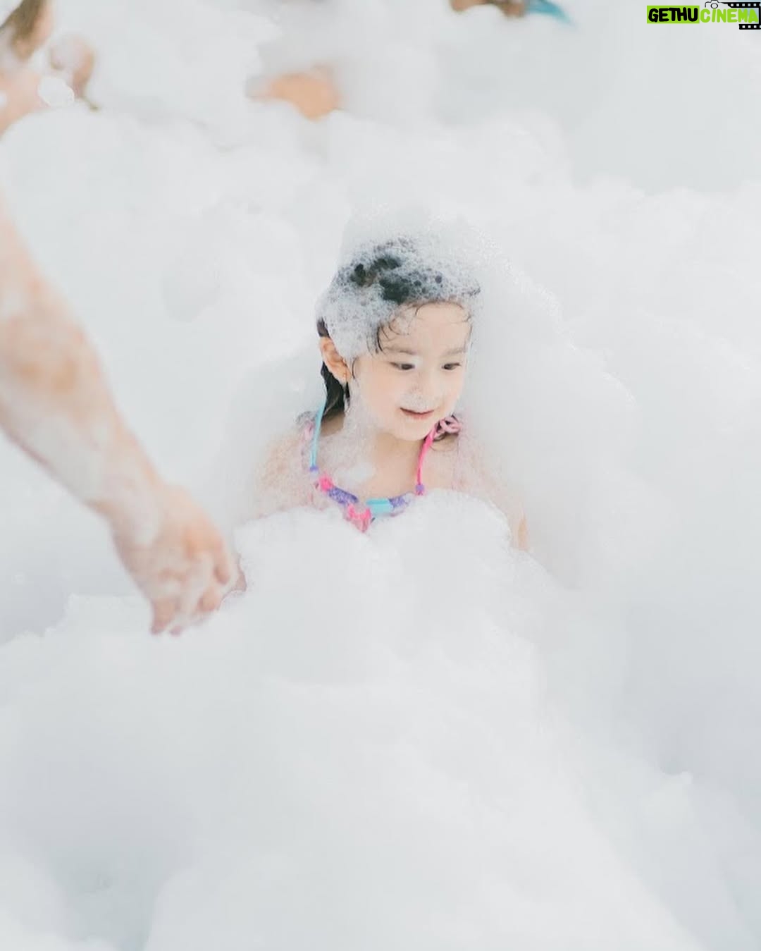 Franda - 48.6K Likes - 29.04.23
Vechia’s Pool & Foam Birthday Party 🎉
.
🎂 : @momsrecipelegendbali (Thank you so much for the very cute cake 😍💕)
📷 : @tenacious.balifamily