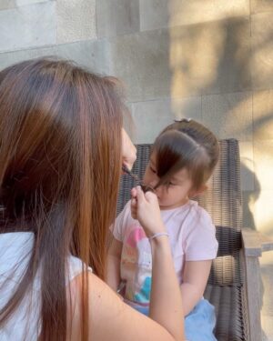 Franda Instagram - Akhirnya mau dipotong poninyaa & request sendiri.. 👏🏻🥳
.
Gimana aunties uncles hasilnya?? 😎💇🏻♀️