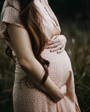 Franda Instagram - Oo heyy 3rd trimester 🤍
.
📷 : @mariojreynaldi
.
#maternity #28weeks