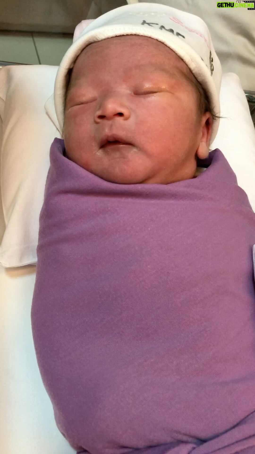 Franda - 99.1K Likes - Vechia as a newborn VS now 😜🤩