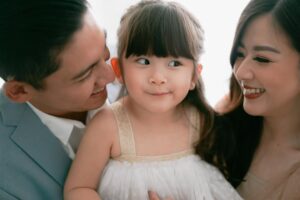 Franda Instagram - Big sister-to-be yang maunya dipanggil “kakak Vechia” 🥰🥰🥰
.
Photo : @gail.family @gidwinata
Makeup : @jealangel.works @jealangel
Franda’s dress : @bisou.attire
Vechia’s dress : @kakapofficial
.
#SamuelFrandaVechia