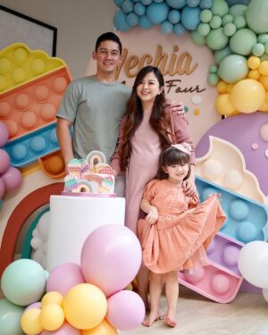 Franda Instagram - Anak kecil ini besok ulang tahun yang ke-5 🥲 how time flies! please don’t grow up too fast kakak 🥹❤️
.
Nah, karena besok udah ganti umur, dan sekarang mumpung masih 4 tahun, kita post dulu foto pas birthday tahun lalu yg ga sempet ke-post entah kenapa hahahha 🤪🫢
.
🎂 : @sugarhighpatisserie