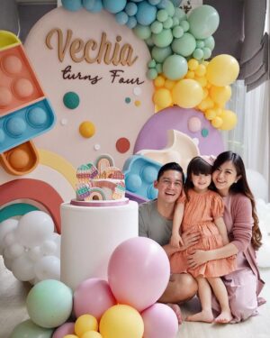 Franda Instagram - Anak kecil ini besok ulang tahun yang ke-5 🥲 how time flies! please don’t grow up too fast kakak 🥹❤️
.
Nah, karena besok udah ganti umur, dan sekarang mumpung masih 4 tahun, kita post dulu foto pas birthday tahun lalu yg ga sempet ke-post entah kenapa hahahha 🤪🫢
.
🎂 : @sugarhighpatisserie