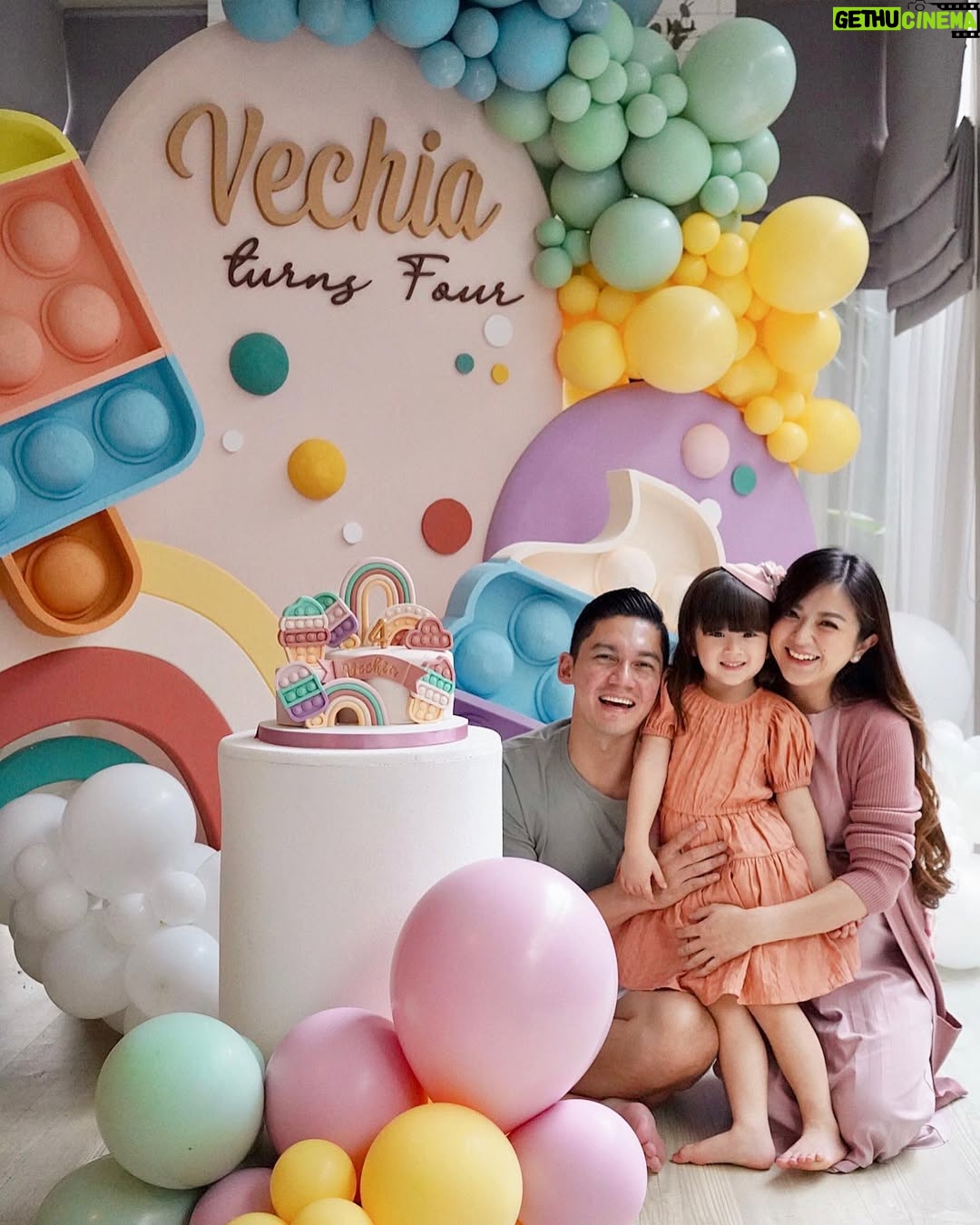 Franda - 74.1K Likes - Anak kecil ini besok ulang tahun yang ke-5 🥲 how time flies! please don’t grow up too fast kakak 🥹❤️
.
Nah, karena besok udah ganti umur, dan sekarang mumpung masih 4 tahun, kita post dulu foto pas birthday tahun lalu yg ga sempet ke-post entah kenapa hahahha 🤪🫢
.
🎂 : @sugarhighpatisserie
