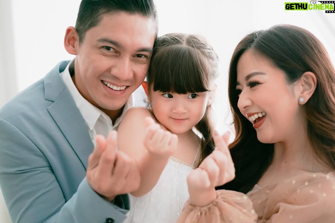 Franda - 74K Likes - Big sister-to-be yang maunya dipanggil “kakak Vechia” 🥰🥰🥰
.
Photo : @gail.family @gidwinata
Makeup : @jealangel.works @jealangel
Franda’s dress : @bisou.attire
Vechia’s dress : @kakapofficial
.
#SamuelFrandaVechia