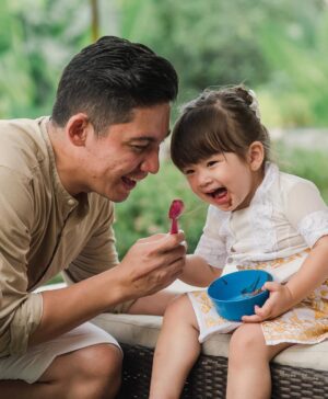 Franda Instagram - Selamat Hari Ayah Nasional papa hebatnya Vechia @samuel_zylgwyn ❤️🤗
.
“The righteous man walks in his integrity;
His children are blessed after him.”
~ Proverbs 20:7 ~
.
#HariAyahNasional