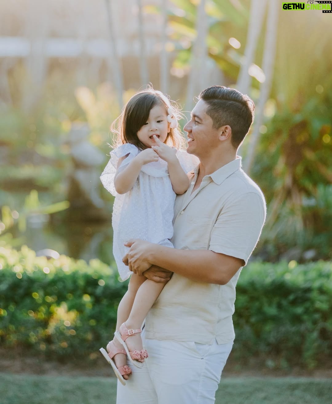 Franda - 41.4K Likes - Selamat Hari Ayah Nasional papa hebatnya Vechia @samuel_zylgwyn ❤️🤗
.
“The righteous man walks in his integrity;
His children are blessed after him.”
‭‭~ Proverbs‬ ‭20:7‬ ~
.
#HariAyahNasional