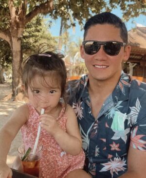 Franda Instagram - Selamat Hari Ayah Nasional papa hebatnya Vechia @samuel_zylgwyn ❤️🤗
.
“The righteous man walks in his integrity;
His children are blessed after him.”
~ Proverbs 20:7 ~
.
#HariAyahNasional