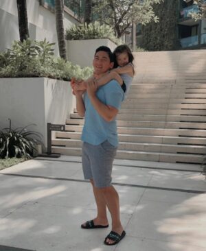 Franda Instagram - Selamat Hari Ayah Nasional papa hebatnya Vechia @samuel_zylgwyn ❤️🤗
.
“The righteous man walks in his integrity;
His children are blessed after him.”
~ Proverbs 20:7 ~
.
#HariAyahNasional