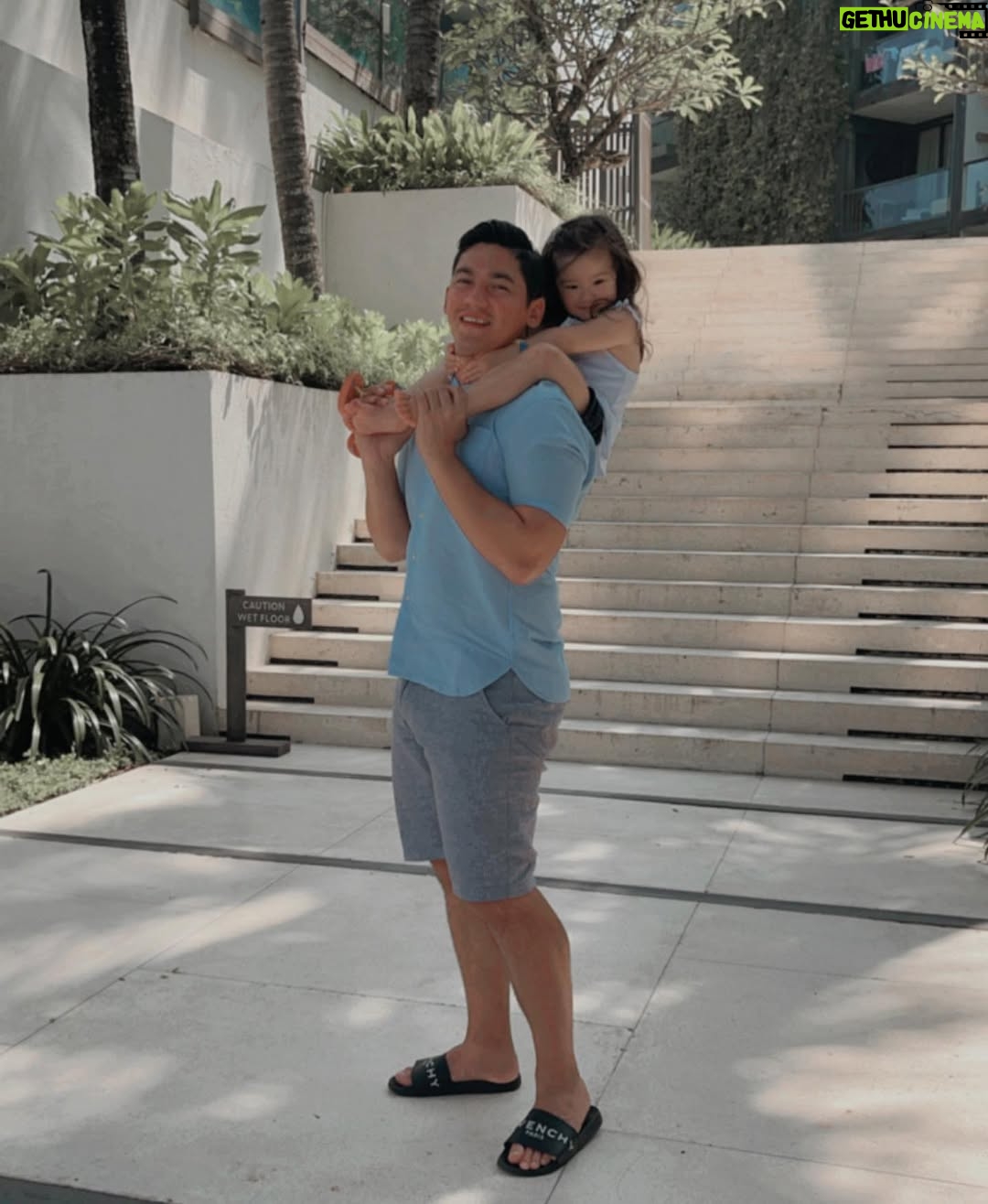 Franda - 41.4K Likes - Selamat Hari Ayah Nasional papa hebatnya Vechia @samuel_zylgwyn ❤️🤗
.
“The righteous man walks in his integrity;
His children are blessed after him.”
‭‭~ Proverbs‬ ‭20:7‬ ~
.
#HariAyahNasional