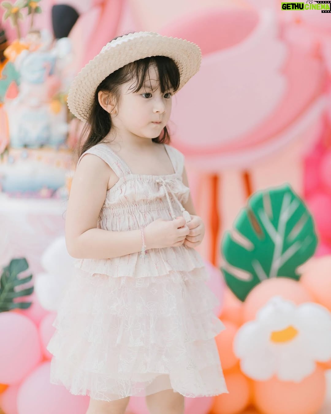 Franda - 48.6K Likes - 29.04.23
Vechia’s Pool & Foam Birthday Party 🎉
.
🎂 : @momsrecipelegendbali (Thank you so much for the very cute cake 😍💕)
📷 : @tenacious.balifamily