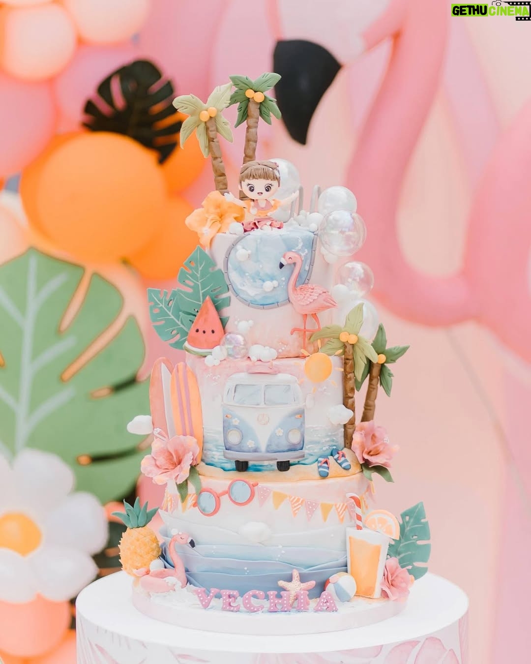 Franda - 48.6K Likes - 29.04.23
Vechia’s Pool & Foam Birthday Party 🎉
.
🎂 : @momsrecipelegendbali (Thank you so much for the very cute cake 😍💕)
📷 : @tenacious.balifamily