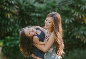 Franda Instagram - Anak kecil ini suka banget nyempil di tengah2 mama papanya 🙊😌
.
Dan udah mulai posesiff 🤣 kalo liat mama papanya peluk2an, suka didorong2 sambil bilang “no hug no hug” 🤣😝
.
Kalo liat papanya cium mamanya, pasti ga terima, langsung buru2 dicium lagi aku, biar ga ada bekas papanya kali ya maksudnyaa 🤣🤣🤣 gemassshhh
.
📷 : @ilovebaliphotography
.
#SamuelFrandaVechia
#family #daughter