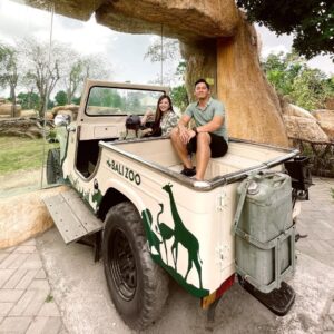 Franda Instagram - Had so much fun at @balizoo 🥳🎉
Ini kedua kalinya ke Balizoo dan ga pernah bosen 🤩 Apalagi ada yg baru di Balizoo yaitu area Savannah, suasananya Afrika gituu.. kita bisa liat plus kasih makan African Lion-nya Balizoo yang gagah & terlihat sehat bangettt 🦁
.
Yang punya anak wajib sih kesini.. tempatnya nice & kids friendly banget.. anak2 pasti suka deh! 🎉
.
@balizoo
#explorebalizoo #balizoo #bali
#SamuelFrandaVechia