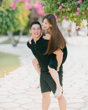 Franda Instagram - Joined together by God. Since 2016.
🤍🤍🤍🤍🤍
.
“So they are no longer two, but one. Therefore what God has joined together, let man not separate.”
~ Matt 19:6 ~
.
Love you @samuel_zylgwyn ❤️
.
📷 : @tenacious.balifamily
.
#cieee #tumbenromantis😜
#SamuelFranda