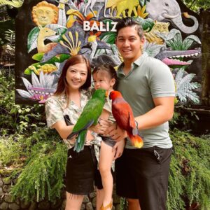 Franda Instagram - Had so much fun at @balizoo 🥳🎉
Ini kedua kalinya ke Balizoo dan ga pernah bosen 🤩 Apalagi ada yg baru di Balizoo yaitu area Savannah, suasananya Afrika gituu.. kita bisa liat plus kasih makan African Lion-nya Balizoo yang gagah & terlihat sehat bangettt 🦁
.
Yang punya anak wajib sih kesini.. tempatnya nice & kids friendly banget.. anak2 pasti suka deh! 🎉
.
@balizoo
#explorebalizoo #balizoo #bali
#SamuelFrandaVechia