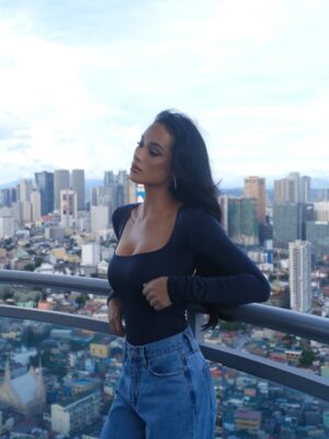 Franki Russell Instagram - 🩵 @FashionNova
🔎 Contour Double Lined Long Sleeve Square Neck Bodysuit - Navy
🔎 Petite Winona 90’s Wide Leg Jeans - Medium Blue Wash