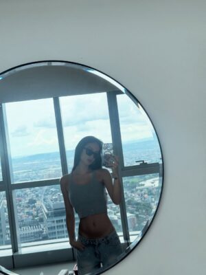 Franki Russell Instagram - my vibe right now is just living life 🧘♀️🧡