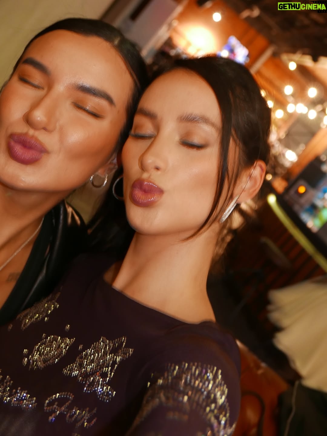 Franki Russell - 3 Likes - my vibe right now is just living life 🧘‍♀️🧡