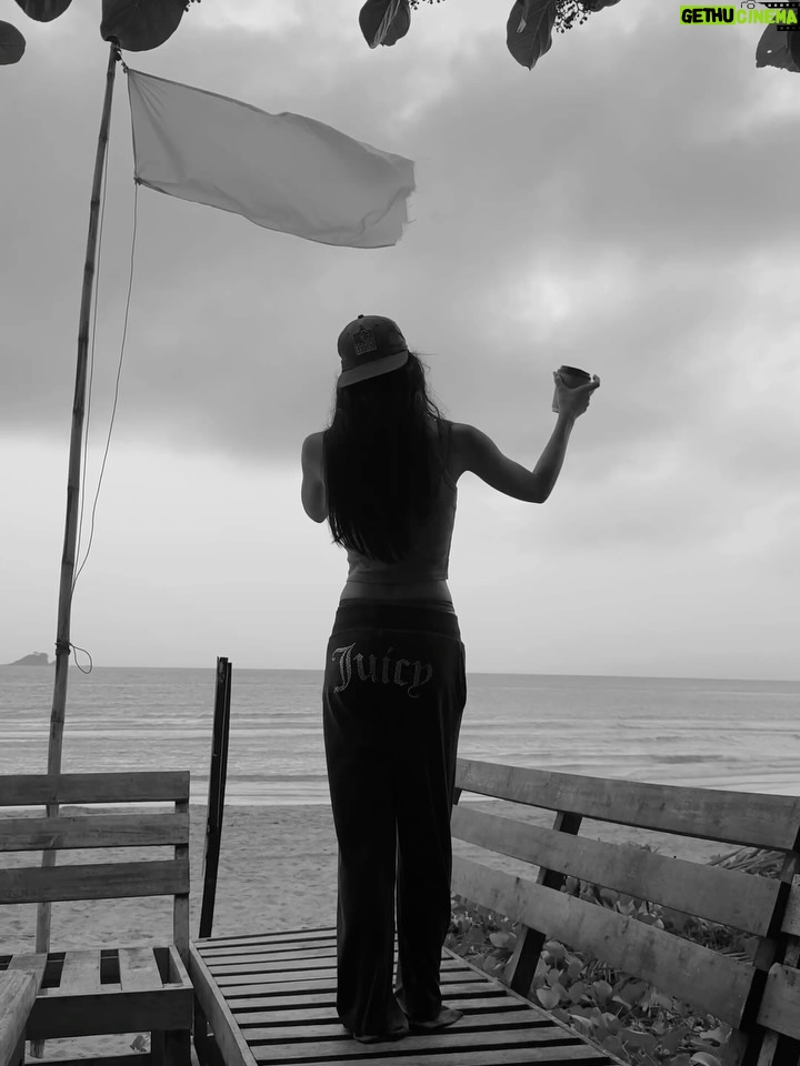Franki Russell - 3 Likes - my vibe right now is just living life 🧘‍♀️🧡