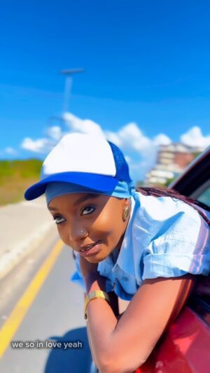 Frida Amani Instagram - We na huyo Muhalifu wako mnaitanaga majina gani
Mimi tunaitana BEBE😍
Wewe na Mimi ❤️
🎥 @shakah_stylist_