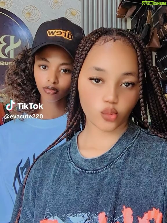 Frida Amani - 5.5K Likes - 😍😍 mahaba mengiiiiiiiiiii
Wewe na Mimi 
Bio👌 ina link