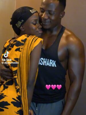 Frida Amani Instagram - Wasije kukuibaaa ila ndo litani😭😭😭😭😭
Wewe na Mimi