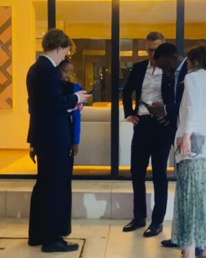 Frida Amani Instagram - Two presidents 😎🇫🇮👑
President of Finland, @alexstubb — and the President of Hip Hop 👑
Cooler than ice, everything presidential.
Big love to the Finland embassy @finlandintanzania for the warm welcome to me and my band as we celebrate 60 years of diplomatic friendship between Finland and Tanzania.
#hiphopontop