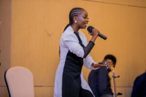 Frida Amani Instagram - Picha hii Ina maana kubwa kwangu na mabinti wengi wenye ndoto.Just wake up na kupambania ndoto yako,hatukuwahi kuwaza kuwa na Rais mwanamke, lakini pia rap Kwa wanawake ilikuwa kitu kigumu sana kupokelewa, mabinti kucheza mpira ilikuwa ngumu ila guess what??
Kwenye picha ni Rais wa jamhuri ya Muungano wa Tanzania @samia_suluhu_hassan akiteta nami,madam president wa rap.
Girls, everything is possible, Pongezi zangu za dhati kabisa kwa Serengeti girls @serengetigirlstz
@wizara_sanaatz @mohamed_mchengerwa @dktabbasi …
SELF MADE TASTE BETTER.