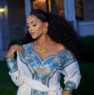 Fryat Yemane Instagram - 🌻HAPPY NEW YEAR🌻
የሰላም የበረከት ያድርግልን🎉🙏🏾
Photography @glory_studio3 😍🙌🏾
MUA @christiansglamlab_ 😍👌🏾