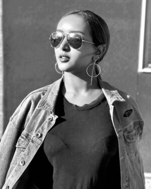 Fryat Yemane Instagram - Denim is a love that never fades🦋 #denimlover💙