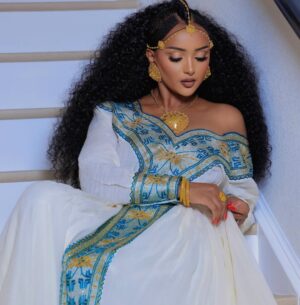 Fryat Yemane Instagram - 🌻HAPPY NEW YEAR🌻
የሰላም የበረከት ያድርግልን🎉🙏🏾
Photography @glory_studio3 😍🙌🏾
MUA @christiansglamlab_ 😍👌🏾