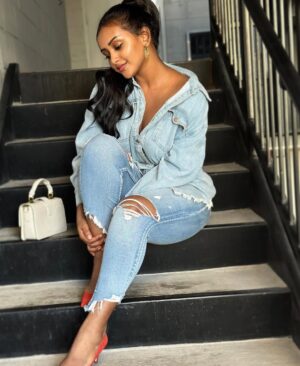 Fryat Yemane Instagram - #DenimGirl🦋
Ponytail @helenfriends 🥰