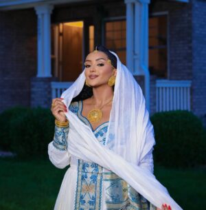 Fryat Yemane Instagram - 🌻HAPPY NEW YEAR🌻
የሰላም የበረከት ያድርግልን🎉🙏🏾
Photography @glory_studio3 😍🙌🏾
MUA @christiansglamlab_ 😍👌🏾