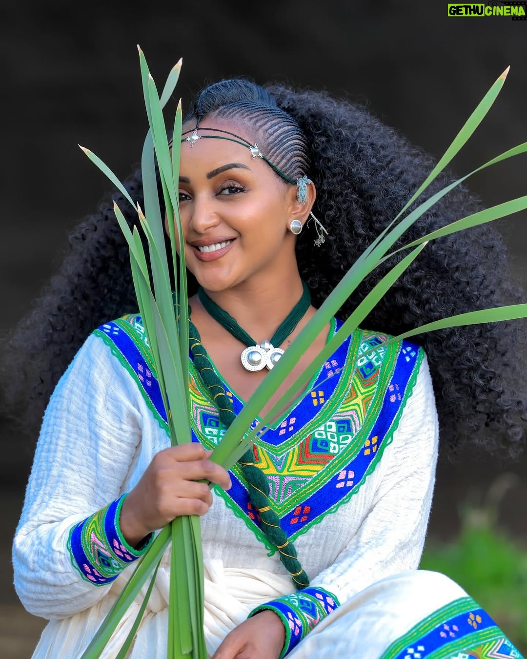 Fryat Yemane - 3 Likes - 🍀ኣሸንዳና🍀

Dress @dirmug 
Hair @dirmug 
Jewelry @dirmug 

📞 251911897361
📞 12027585104

Photography @glory_studio3