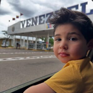 Gabriela Isler Instagram - A veces una simple sonrisa hace que todo tenga sentido 🤍✨
Este proceso de crecimiento me ha enseñado a valorar aún más esos pequeños momentos que dan sentido a mis días. He aprendido que cuidar nuestro bienestar es fundamental para ser la mejor versión de nosotros mismos, especialmente para aquellos que amamos ♥️
Joaquín ha sido mi mayor inspiración para reflexionar sobre quién quiero ser, no solo como madre, sino por mi propia felicidad.
Comparto estas sonrisas suyas porque probablemente son lo más pechocho que verás hoy 😍
¡Seguimos en este viaje! 🙌🏼