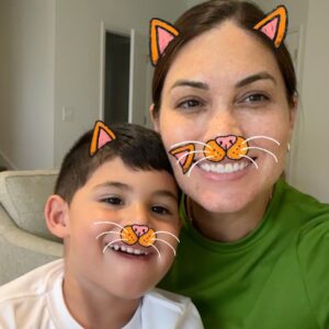 Gabriela Isler Instagram - A veces una simple sonrisa hace que todo tenga sentido 🤍✨
Este proceso de crecimiento me ha enseñado a valorar aún más esos pequeños momentos que dan sentido a mis días. He aprendido que cuidar nuestro bienestar es fundamental para ser la mejor versión de nosotros mismos, especialmente para aquellos que amamos ♥️
Joaquín ha sido mi mayor inspiración para reflexionar sobre quién quiero ser, no solo como madre, sino por mi propia felicidad.
Comparto estas sonrisas suyas porque probablemente son lo más pechocho que verás hoy 😍
¡Seguimos en este viaje! 🙌🏼