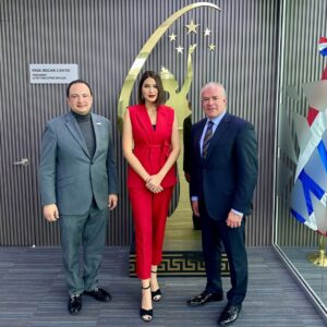 Gabriela Isler Instagram - Como parte de las actividades previas al @MissUniverse, tuve el honor de visitar sus oficinas en representación de nuestro equipo @missuniverse_venezuela 🌟.
Este encuentro fortaleció los lazos entre ambas organizaciones y abrió nuevas perspectivas de crecimiento conjunto.
¡Seguiremos trabajando con excelencia y compromiso para consolidar la marca #MissUniverse tanto en nuestro país como a nivel internacional! 🙌🏼✨
#MissUniverse #MissUniverseVenezuela #MissUniverseVenezuela