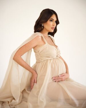 Gabriela Isler Instagram - Porque saben que también disfruto un glam shoot... No podía faltar registrar este embarazo desde un enfoque más elegante 🤍✨
Y ahora más, que se viene la niña de la casa.
¡Gracias equipo por unir sus talentos e ideas en tiempo record y lograr este hermoso resultado! 🙌🏼💛 Como siempre, me encantó trabajar con uds!!
📸: @luisdmelendeez
💄: @byjimenatips
👗: @winmolina