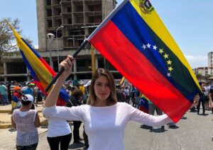 Gabriela Isler Instagram - Cuando la voluntad de un pueblo se une en un mismo sueño, la certeza de alcanzarlo se convierte en una guía. ✨
Con plena determinación, fe intacta y una unión inquebrantable, nuestra querida Venezuela 🇻🇪 prosperará muy pronto.
¡Qué Dios bendiga a Venezuela y a cada venezolano, tanto en nuestra tierra como en cualquier rincón del mundo! 🙏🏼
“La libertad es el oxígeno del alma.” – Moshe Dayan
#Venezuela #Venezolana #Flashback