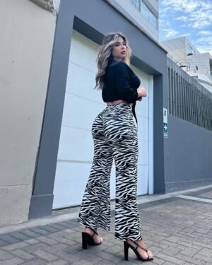 Gabriela Serpa Instagram - 🖤