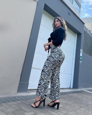 Gabriela Serpa Instagram - 🖤