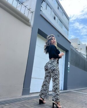 Gabriela Serpa Instagram - 🖤